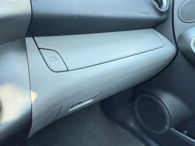 Toyota RAV4 Base I4 4WD 2011 Toyota RAV4 Base I4 4WD 2011