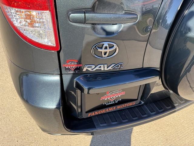 Toyota RAV4 Base I4 4WD 2011 Toyota RAV4 Base I4 4WD 2011