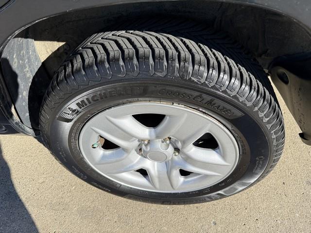 Toyota RAV4 Base I4 4WD 2011 Toyota RAV4 Base I4 4WD 2011