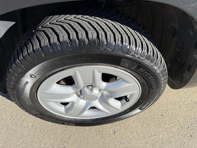 Toyota RAV4 Base I4 4WD 2011 Toyota RAV4 Base I4 4WD 2011