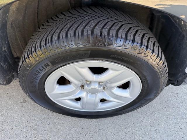 Toyota RAV4 Base I4 4WD 2011 Toyota RAV4 Base I4 4WD 2011