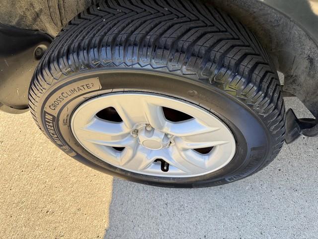 Toyota RAV4 Base I4 4WD 2011 Toyota RAV4 Base I4 4WD 2011