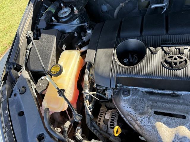 Toyota RAV4 Base I4 4WD 2011 Toyota RAV4 Base I4 4WD 2011