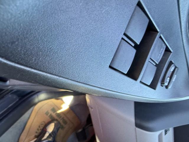 Toyota RAV4 Base I4 4WD 2011 Toyota RAV4 Base I4 4WD 2011