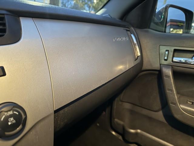 Ford Focus SE Sedan 2008