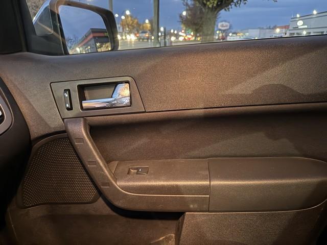 Ford Focus SE Sedan 2008