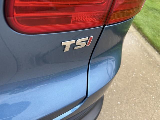 Volkswagen Tiguan S 2017