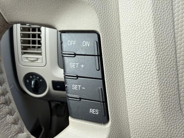 Ford Escape XLT FWD 2010