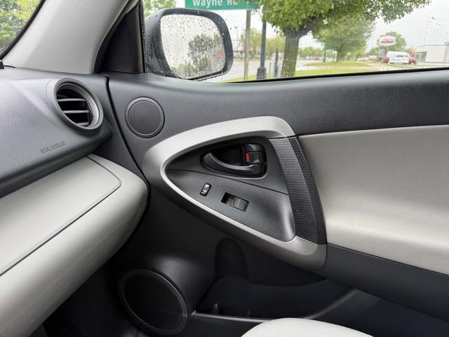 Toyota RAV4 Base I4 4WD 2010