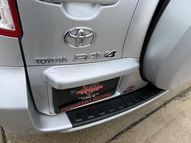 Toyota RAV4 Base I4 4WD 2010