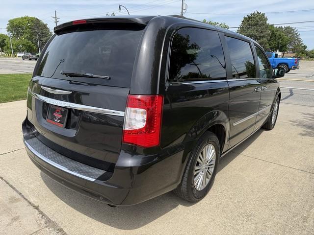 Chrysler Town & Country Touring-L 2015