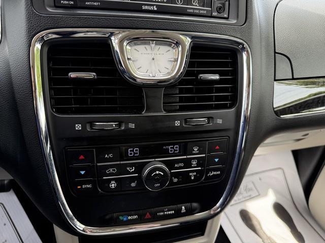 Chrysler Town & Country Touring-L 2015