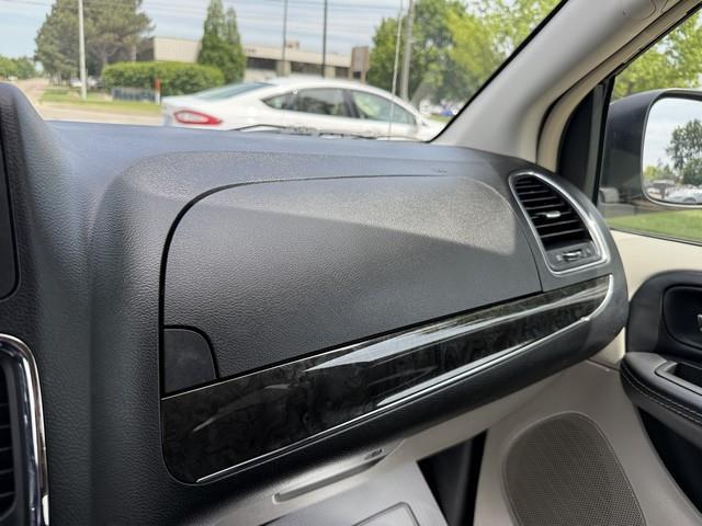 Chrysler Town & Country Touring-L 2015