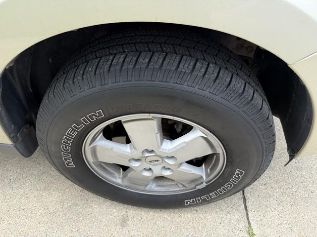 Ford Escape 4dr 103" WB 2.3L XLT 4WD 2011