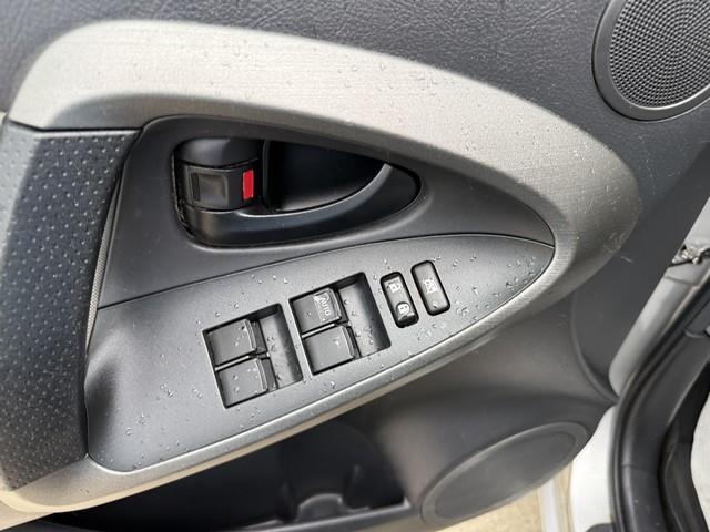 Toyota RAV4 Base I4 4WD 2011