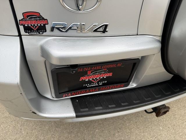 Toyota RAV4 Base I4 4WD 2011