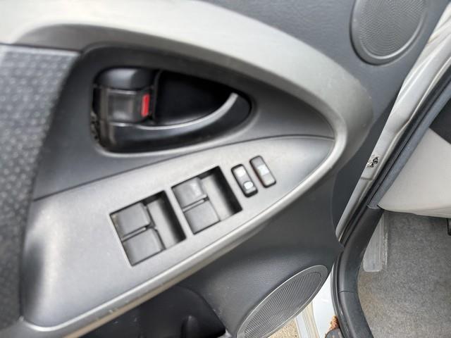 Toyota RAV4 Base I4 4WD 2011