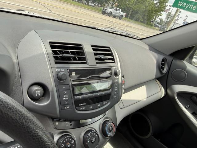 Toyota RAV4 Base I4 4WD 2011