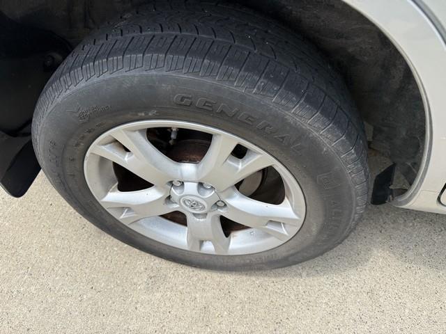 Toyota RAV4 Base I4 4WD 2011