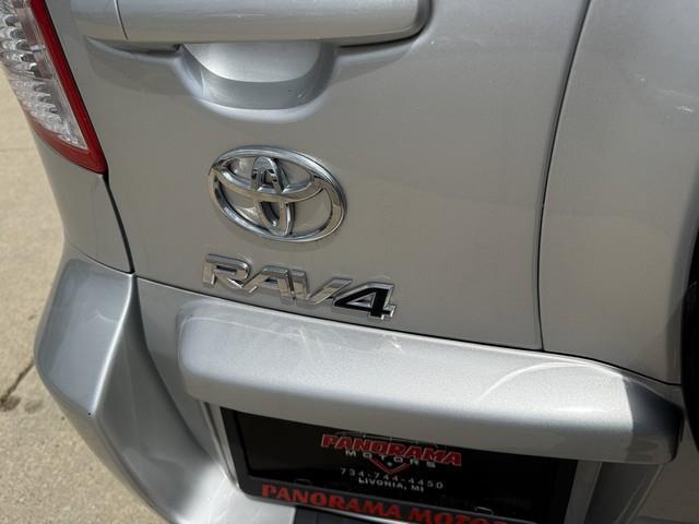 Toyota RAV4 Base I4 4WD 2011