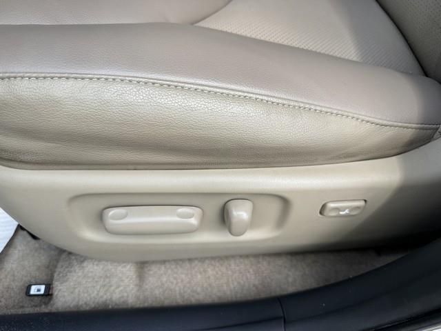 Toyota RAV4 Limited V6 4WD 2012