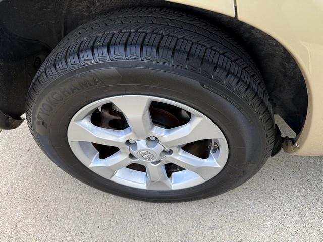 Toyota RAV4 Limited V6 4WD 2012