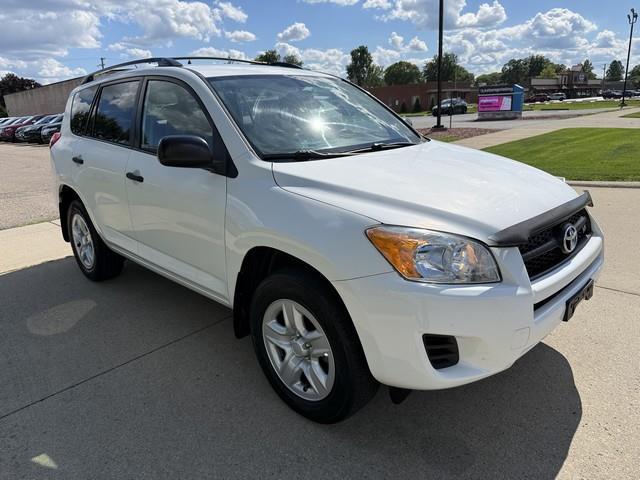 Toyota RAV4 Base V6 2WD 2010