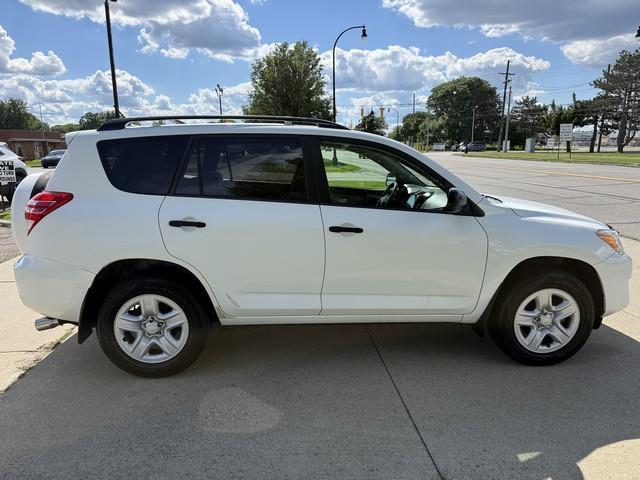 Toyota RAV4 Base V6 2WD 2010