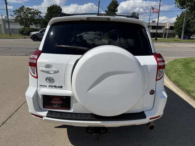 Toyota RAV4 Base V6 2WD 2010