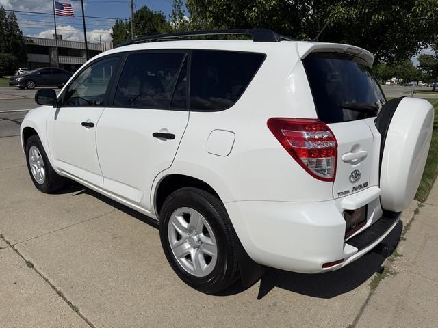 Toyota RAV4 Base V6 2WD 2010