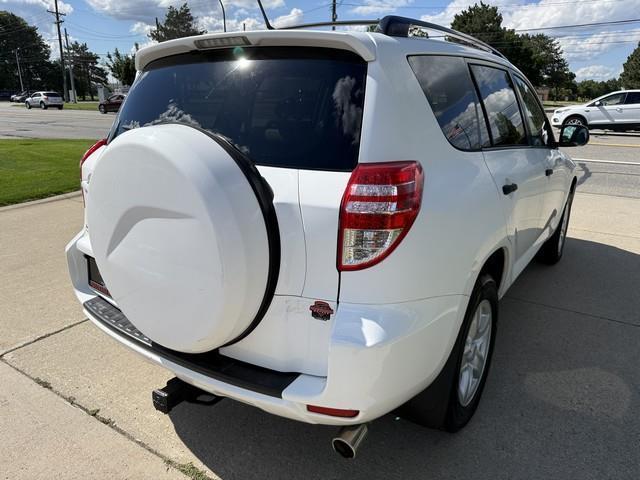 Toyota RAV4 Base V6 2WD 2010