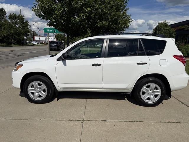 Toyota RAV4 Base V6 2WD 2010