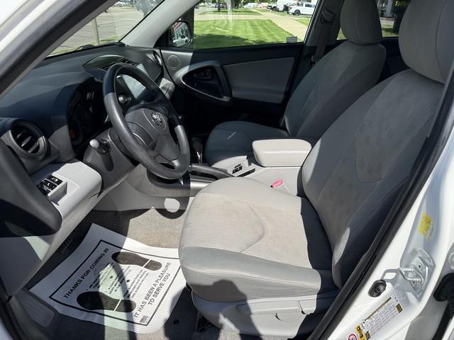 Toyota RAV4 Base V6 2WD 2010