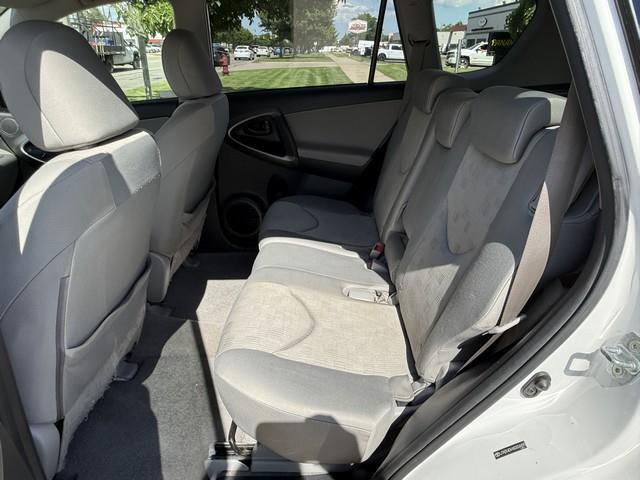 Toyota RAV4 Base V6 2WD 2010