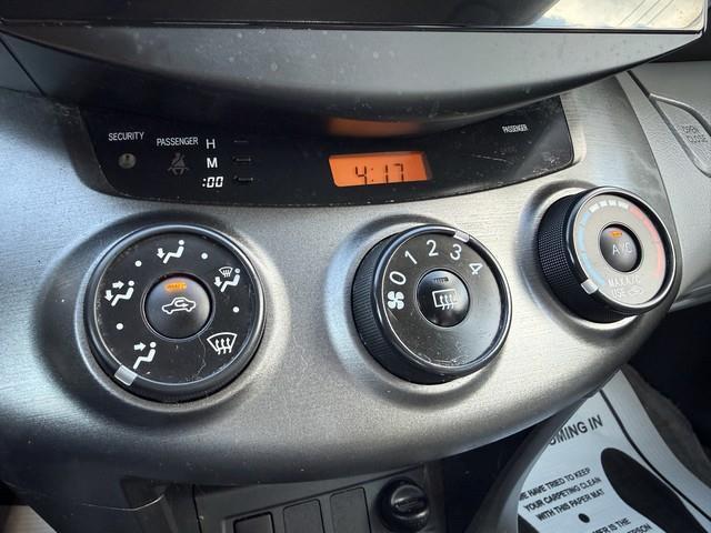Toyota RAV4 Base V6 2WD 2010