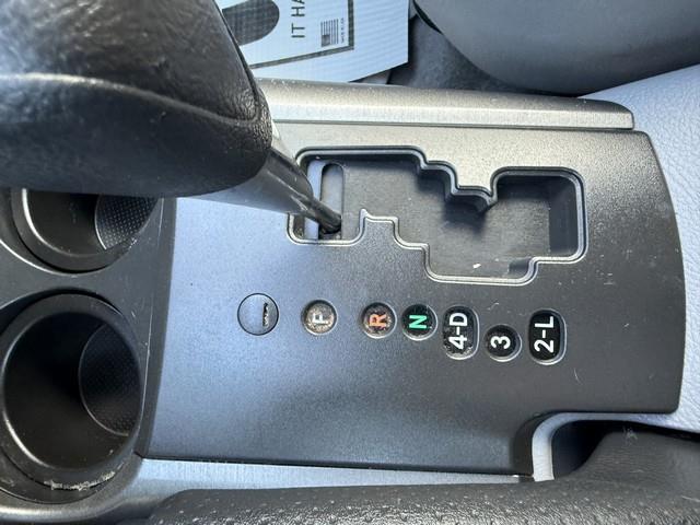 Toyota RAV4 Base V6 2WD 2010