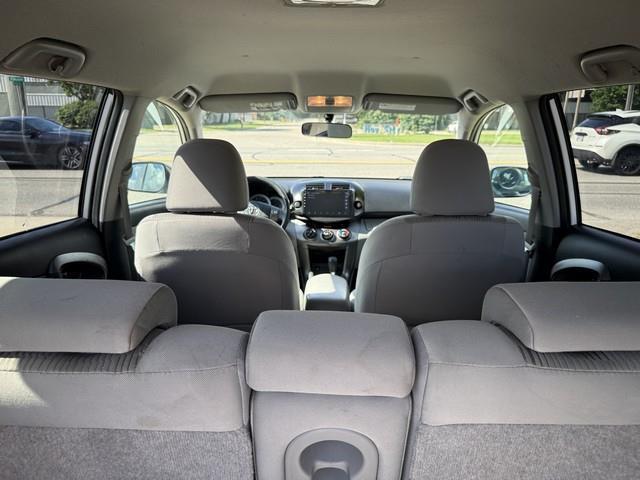 Toyota RAV4 Base V6 2WD 2010