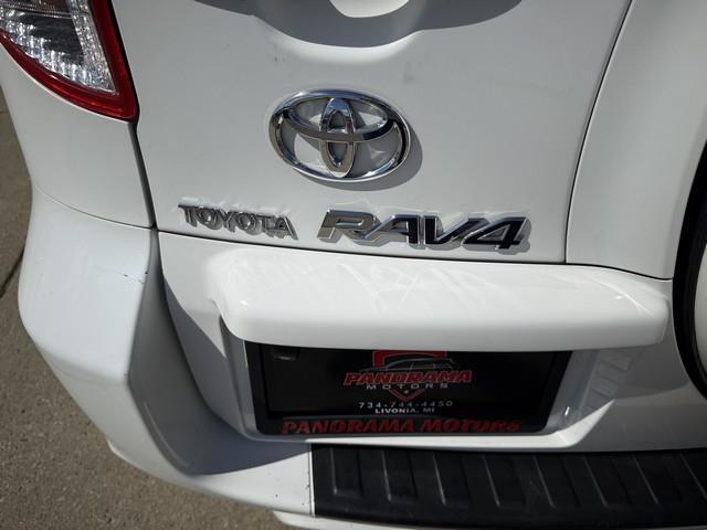 Toyota RAV4 Base V6 2WD 2010