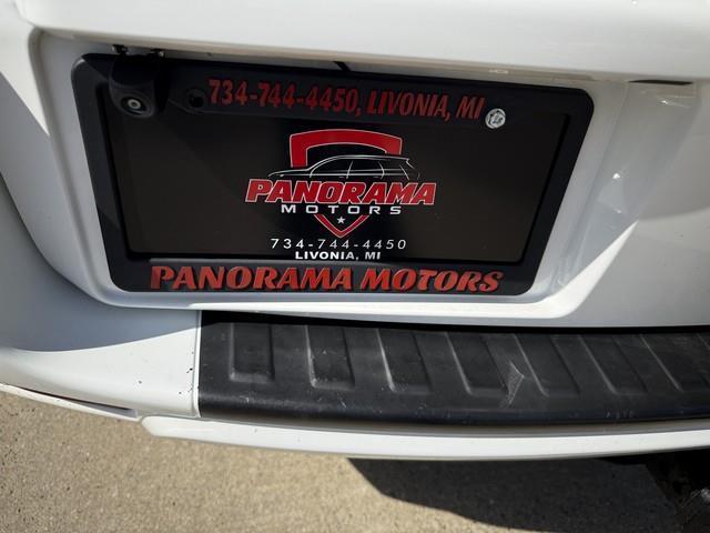 Toyota RAV4 Base V6 2WD 2010