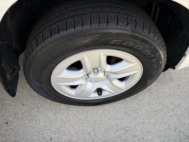 Toyota RAV4 Base V6 2WD 2010