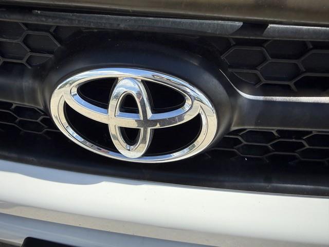 Toyota RAV4 Base V6 2WD 2010
