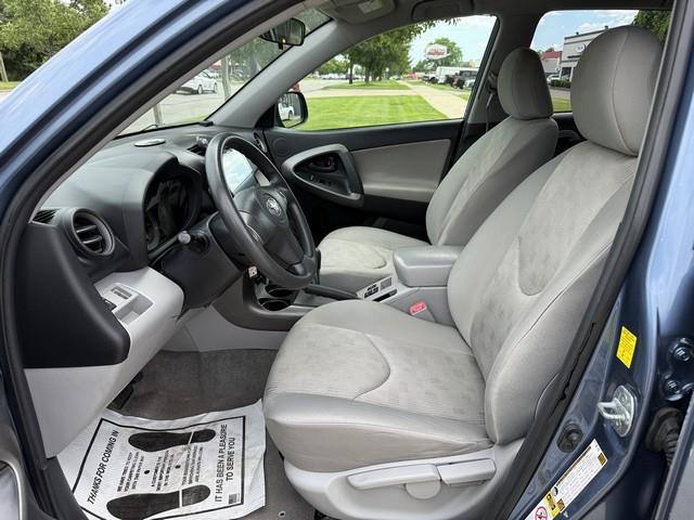 Toyota RAV4 Base I4 2WD 2010