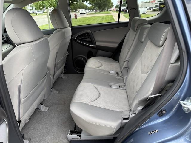 Toyota RAV4 Base I4 2WD 2010