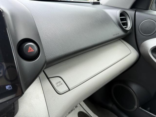 Toyota RAV4 Base I4 2WD 2010