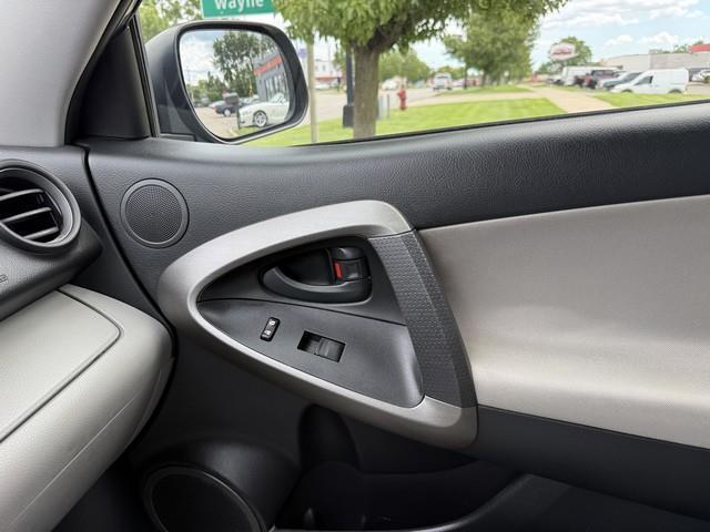 Toyota RAV4 Base I4 2WD 2010