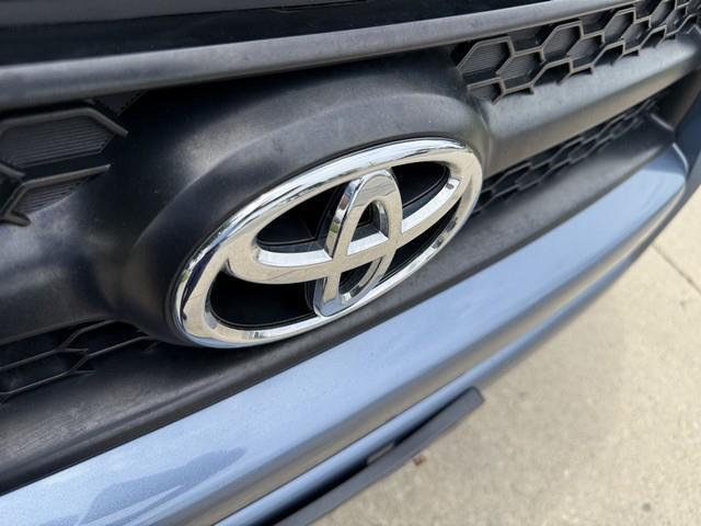 Toyota RAV4 Base I4 2WD 2010