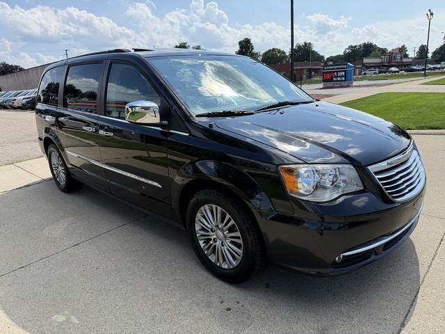Chrysler Town & Country Touring-L 2016
