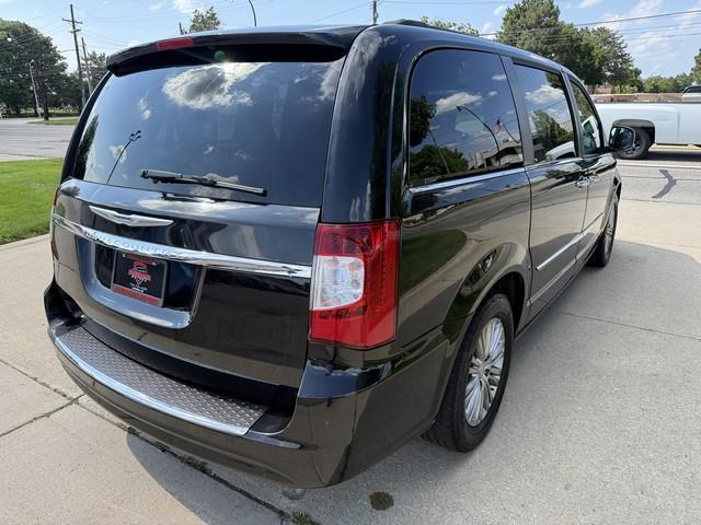 Chrysler Town & Country Touring-L 2016