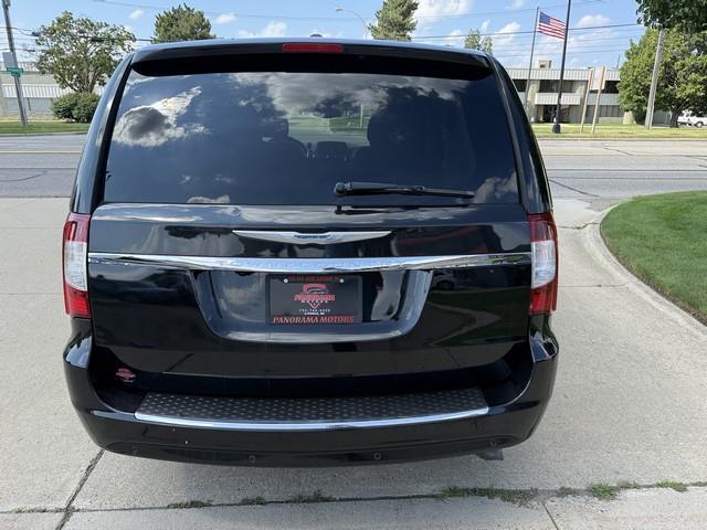 Chrysler Town & Country Touring-L 2016