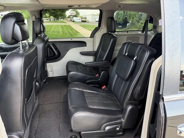 Chrysler Town & Country Touring-L 2016